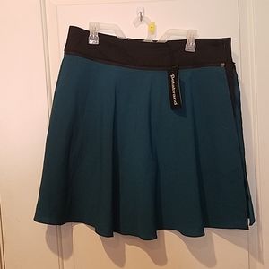 Betabrand 3 in 1 skirt/shorts XL NWT